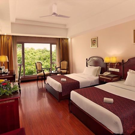 Mayur Aaditya Resort Дарвад Екстериор снимка