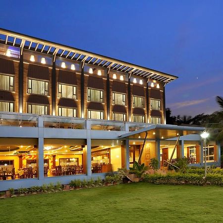 Mayur Aaditya Resort Дарвад Екстериор снимка