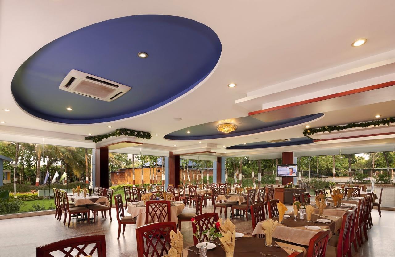 Mayur Aaditya Resort Дарвад Екстериор снимка