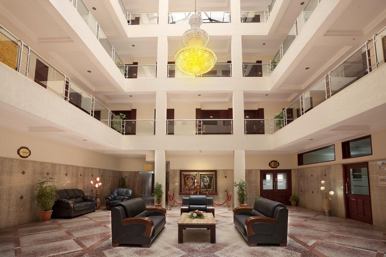 Mayur Aaditya Resort Дарвад Екстериор снимка