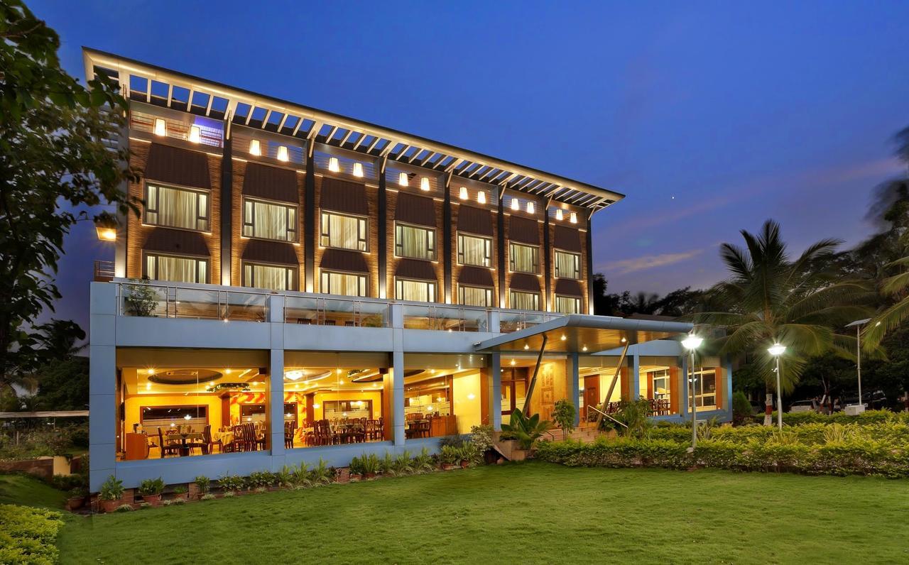 Mayur Aaditya Resort Дарвад Екстериор снимка