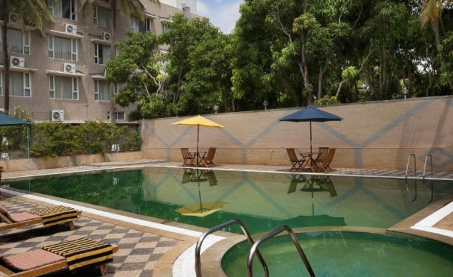 Mayur Aaditya Resort Дарвад Екстериор снимка